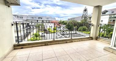 a vendre appartement f3 de 65m2 avec varangue et 2 places de parking