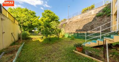 st-pierre centre : t2 avec véranda, jardin et 2 parkings