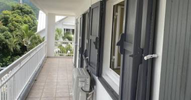 a louer haut de villa t4 à la possession