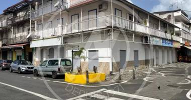 a vendre - locaux commerciaux de 300m² à pointe-a-pitre- 693 764 €