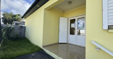 local commercial ou professionnel de 65 m²