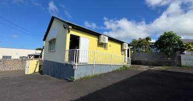 local commercial ou professionnel bénéficiant de deux grandes pièces