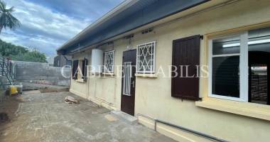 À louer - maison de type t4 d'environ 75,78 m2 - saint-pierre centre - 1 250.32 €