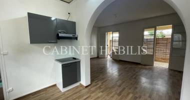 À louer - maison de type t4 d'environ 75,78 m2 - saint-pierre centre - 1 250.32 €