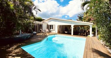 a louer magnifique maison meublÉe de type f5 avec piscine et vue mer à saint-paul