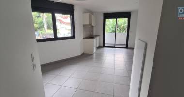 a louer grand studio neuf d'environ 34 m² dans résidence pour étudiants à l'université du tampon