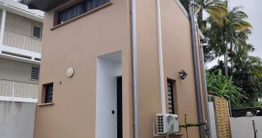 sh 4814 : maisonnette f1 + mezzanine  entierement meublee