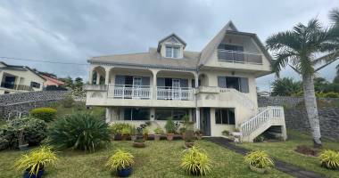 maison 200 m2 sur 1 000 m2   idéale bureaux / cabinet médicaux / professions libérales   petite-Île