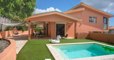 maison t5 sur 2 niveaux   le lamentin