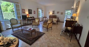 a vendre : grande villa idéale siège social ou bureaux d'entreprises au coeur de saint denis