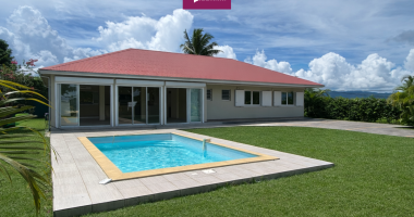 villa f5 contemporaine de plain-pied   168 m2   piscine   secteur résidentiel d'arnouville à petit-bourg