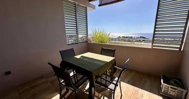 st gilles les hauts:  t2  dernier étage, vue mer + 2 parkings sous-sol