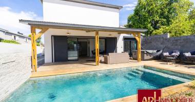 À vendre  villa moderne neuve 130 m2 avec piscine  ligne