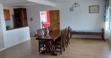 a louer aux avirons centre villa meublée de type f3