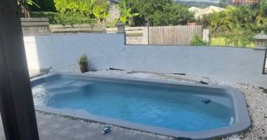 À louer – belle villa f4 avec piscine – quartier du manirons