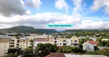 grand appartement de type t3 en centre-ville de st-joseph avec vue vue montagne