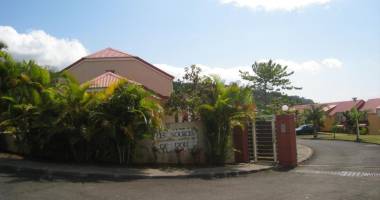 gourbeyre, appartement t3 duplex, piscine et vue sur les saintes