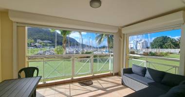 À louer  superbe appartement meublé avec vue mer au port de plaisance de rivière sens