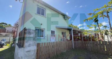 À louer   maison f4 meublée à montvert les bas (saint-pierre)