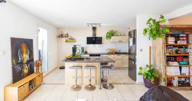 a vendre appartement type t3 de standing, en duplex avec terrasse très belle vue mer