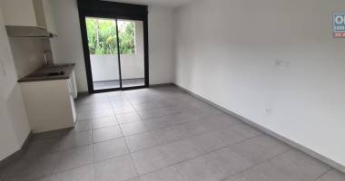 a louer grand studio neuf pour étudiant d'environ 34 m² à l'université du tampon