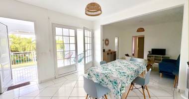 t3/4 meublé contemporain en bas de villa de 73m2 2 chambres au calme à port blanc