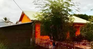 villa f4 en dur sous tôle à rénover