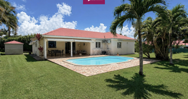 À louer   villa familiale f5 avec piscine à la grippière, petit-bourg