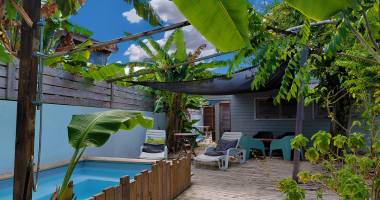 ecolodge autonome - terrasse + jardin + piscine - sainte anne - helleux