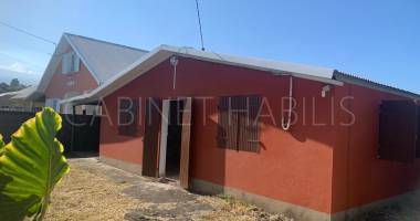 a louer - maison de type 3 d'environ 69,59 m2 - saint-pierre - 984 €
