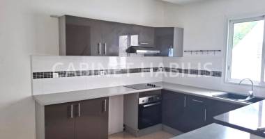 a vendre - un appartement t3 de 94,55 m2 environ - ravine des cabris - 200 000 € hai