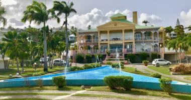 anse des rochers : t2 etage de 29 m2 meuble acces plage et piscine