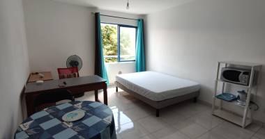  a louer - studio 21,06m2 environ sainte-clotilde - 546 €