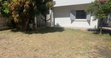 a louer grand appartement t4 sur etang sale les bains avec un beau et grand jardin