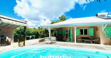 propriété avec f4 de 116 m2 et bungalow f2 de 41 m2 piscine citerne sur 1100 m2