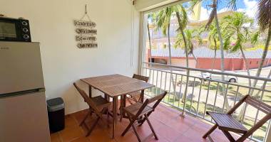 anse des rochers : t2 etage de 29 m2 meuble acces plage et piscine