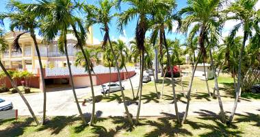 anse des rochers : t2 etage de 29 m2 meuble acces plage et piscine