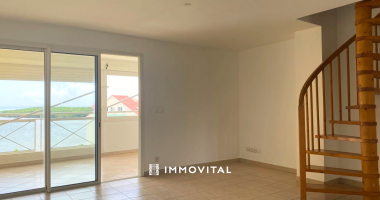 appartement t3 en duplex À louer avec splendide vue mer dÉgagÉe dans la commune de petit-bourg