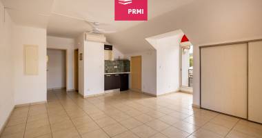 st gilles  : grand t1 de 43m2 utiles + 1 pk sous-sol