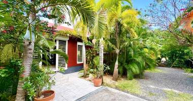 villa t5 de 160m2 dans jardin tropical - 3ch - saint françois