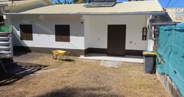 a louer joli villa jumelée de plain-pied entièrement rénovée de type f3 le tampon trois mares