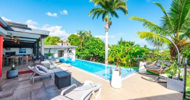 exceptionnelle villa t7 avec piscine et vue mer a la possession