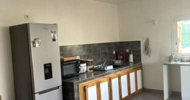 a louer maison de type f2 sur saint-gilles les hauts à 700 euros!!