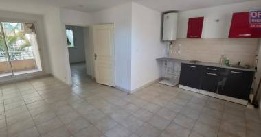 a louer joli appartement f2 d'environ 38 m² le tampon