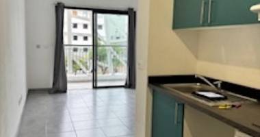 a louer bel appartement récent de type f1 sur la résidence hyppocrate à sainte clotilde.