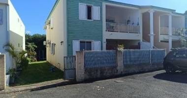 appartement 3 chambres avec jardin de 200 m2 à la ravine des cabris