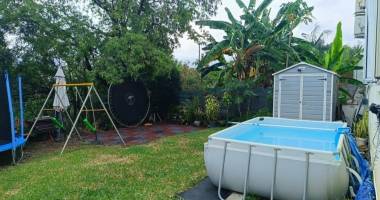 a vendre appartement 3 chambres avec jardin de 200 m2 à la ravine des cabris