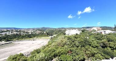 p.r.m.i :  appartement t2 dernier étage vue montagne
