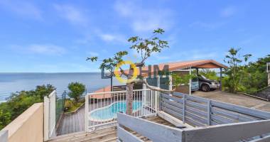 villa t8 - 2 logements avec piscine et vue panoramique à la fontaine st leu -