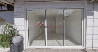 local 26 m2 avec parking tt charges comprises